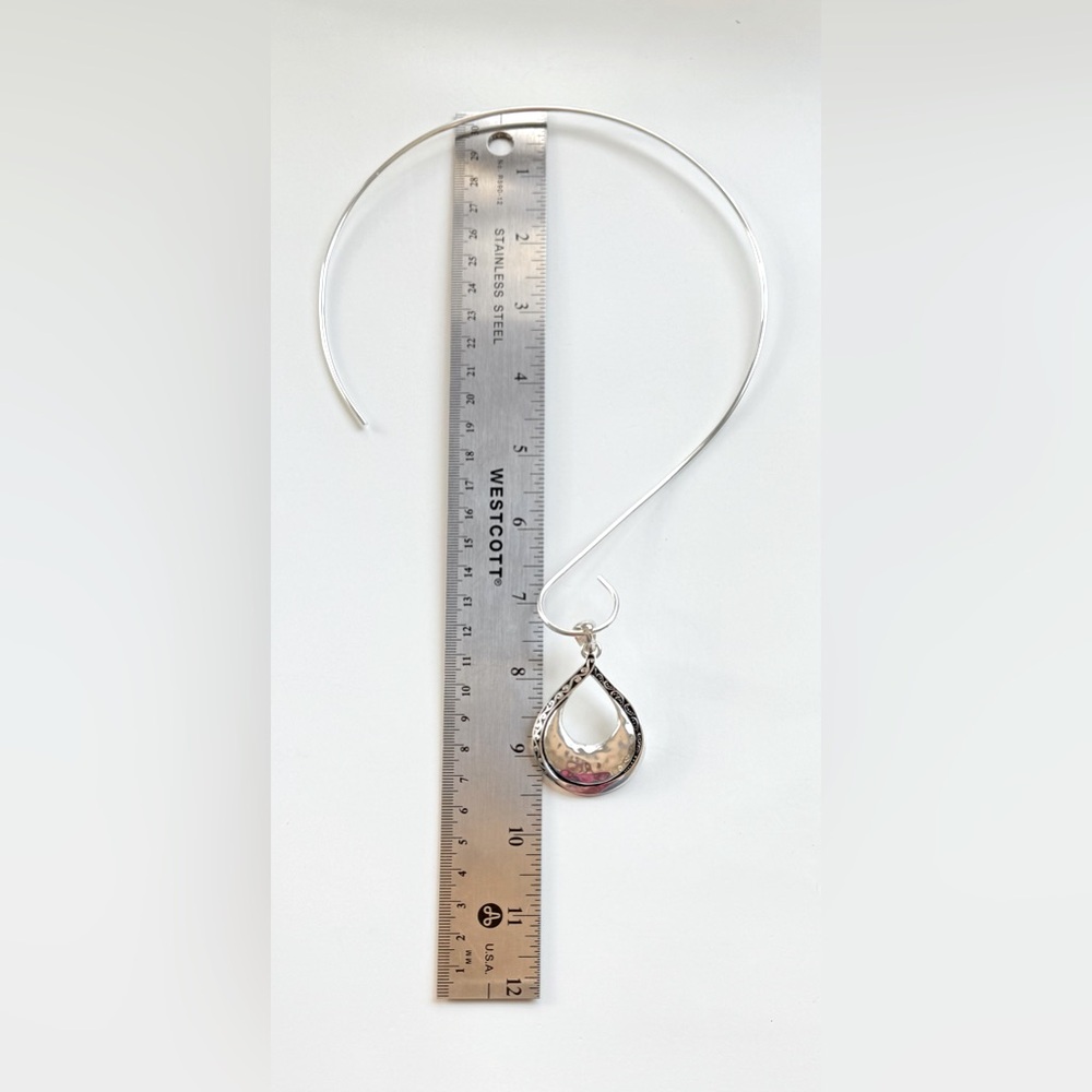 Elegant Silver Tone Teardrop Pendant Necklace - Picture 2 of 10